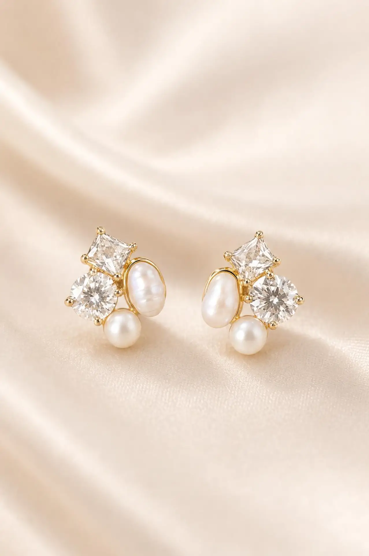 עגילי פרל – Pearl Cluster Earrings